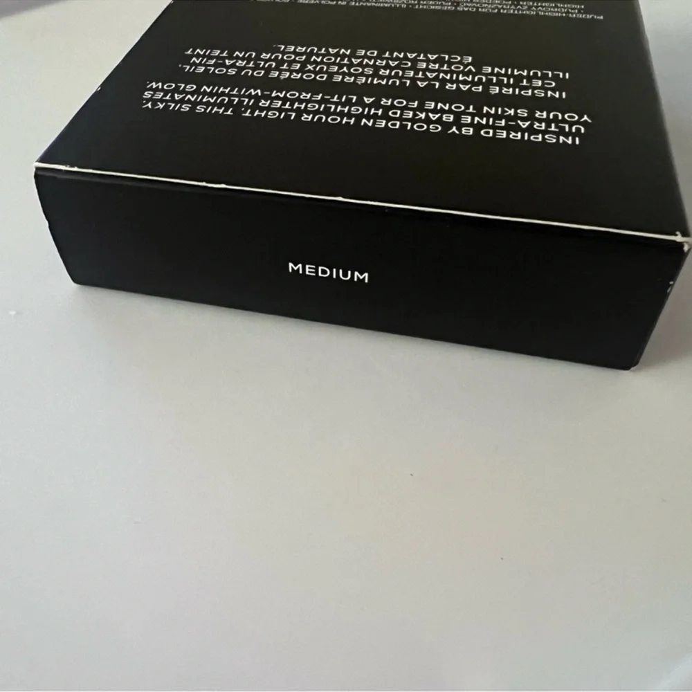 Bareminerals invisible glow powder highlighter MEDIUM DISCONTINUED NWT